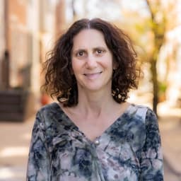 Portrait of Tami Levin